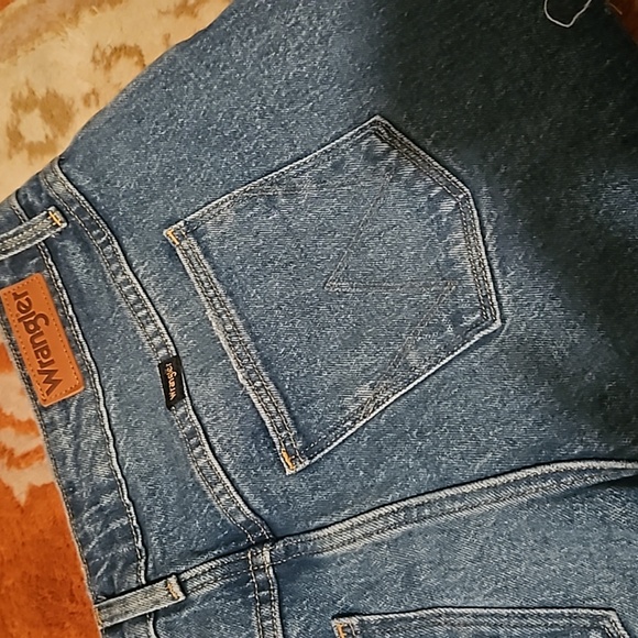 Wrangler Pants - Wrangler high-rise vintage 3" shorts size 8/29 denim shorts NWT